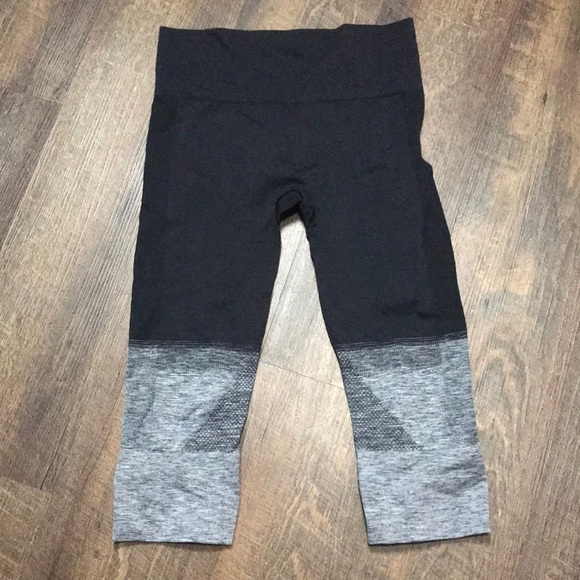 Lululemon Seamlessly Street Crop Heathered Black - Picture 1 of 11